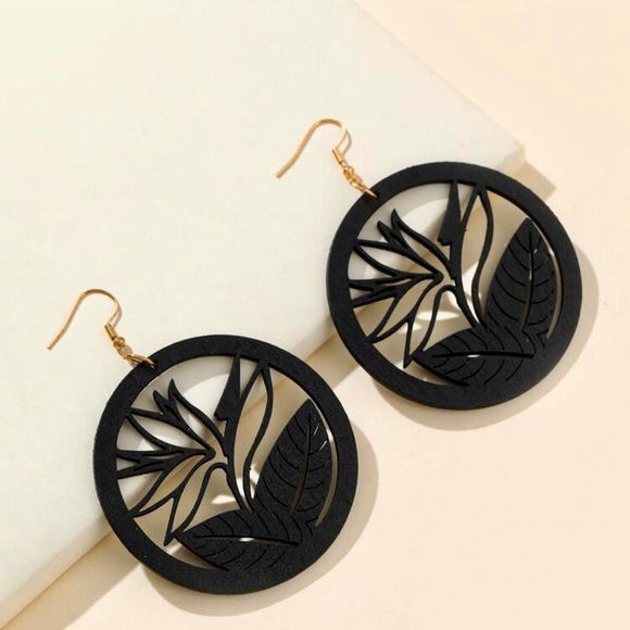 Leaf & Flower Wood Round drop earrings - Picture 2 of 4